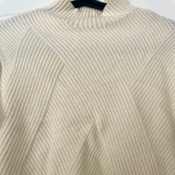 Knitted Cropped Sweater - Picture 3 of 3